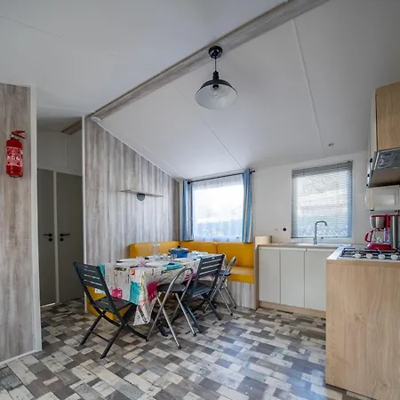 Mobil-home Confortable - 8 Pers. - Api-1-52-2753